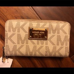 Michael Kor’s wallet